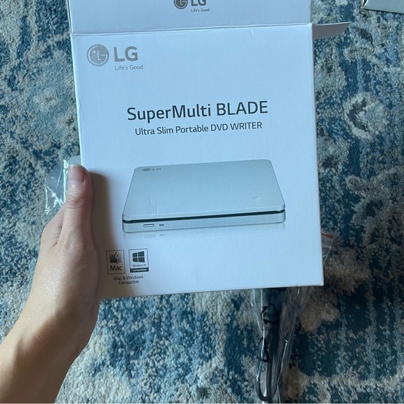LG Ultra Slim Portable DVD WRITER SuperMulti BLADE - Picture 4 of 8